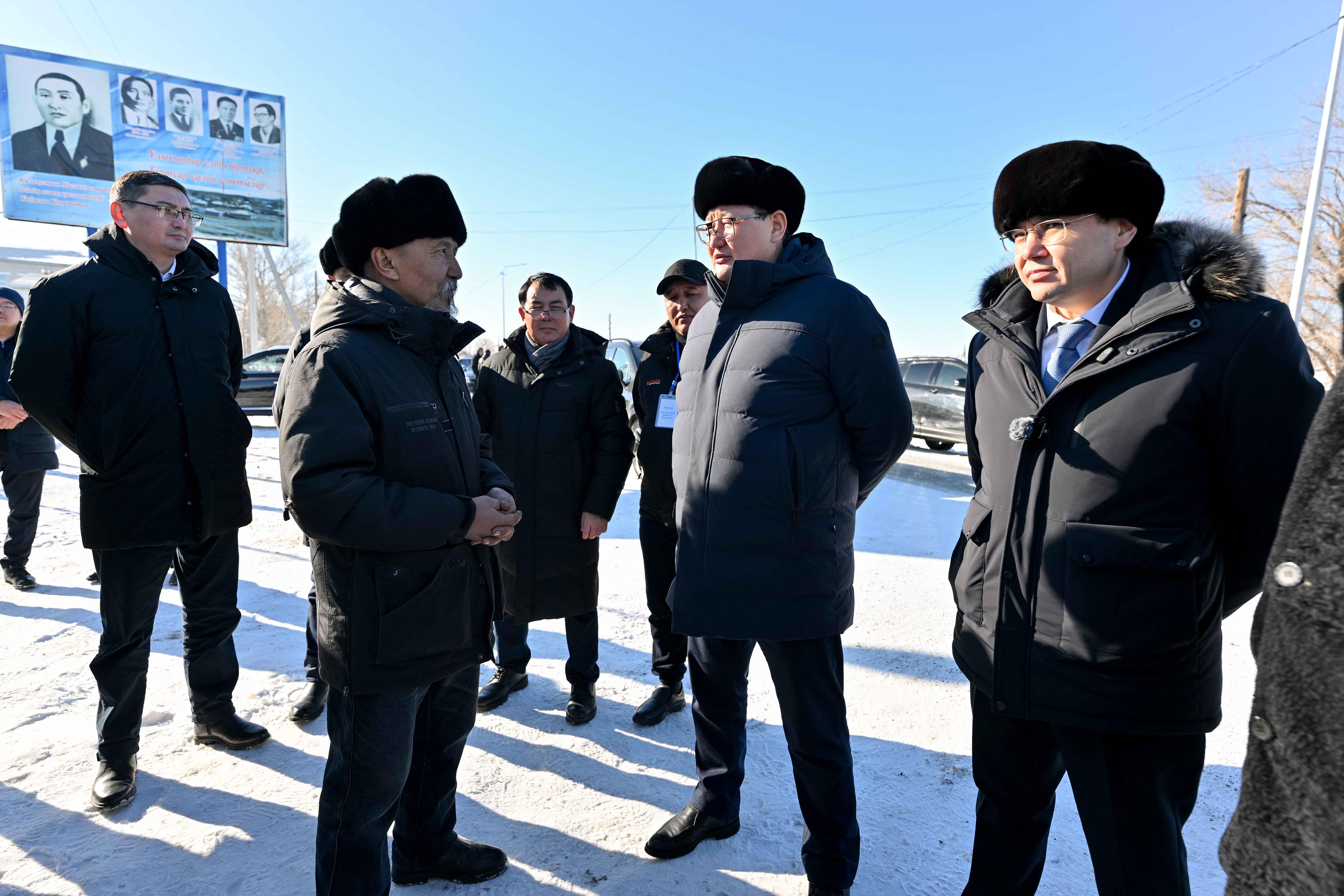 Аким области посетил недостроенные объекты в Абайском районе