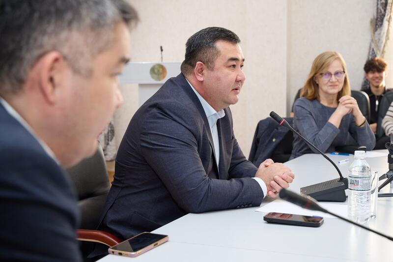 Профессор литовского университета консультирует костанайских предпринимателей на базе КРУ