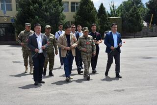 Военный институт в Алматы посетил депутат Парламента Айдос Сарым