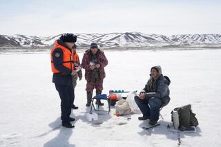 Спасатели и полицейские показали как опасен весенний лед