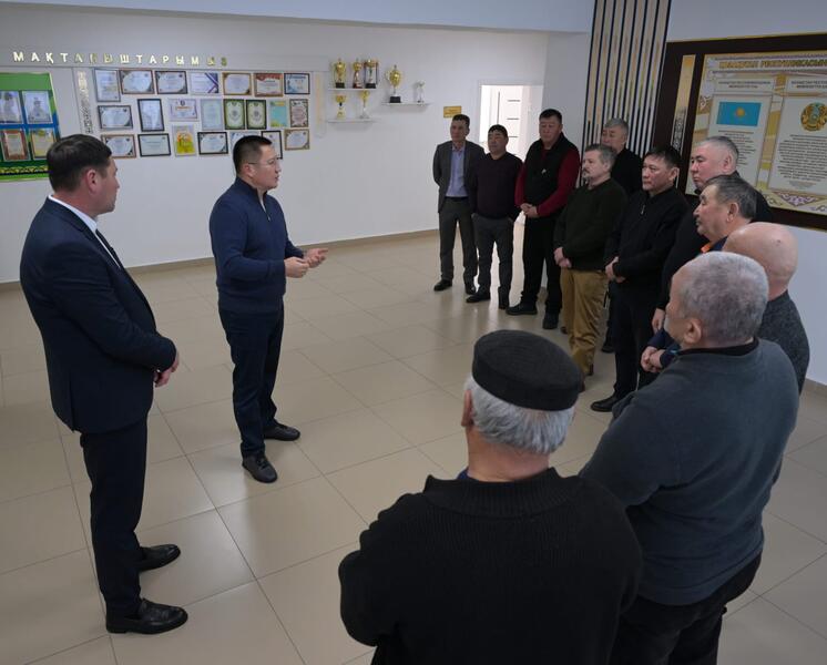 Аким Павлодарской области Асаин Байханов совершил рабочую поездку в Баянаульский район, где оценил ход реализации ключевых инфраструктурных, проектов