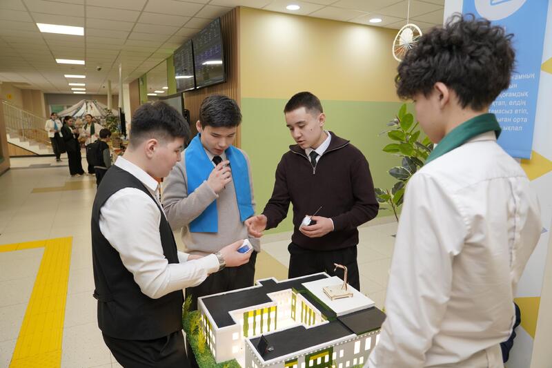 «Интеграция современных лабораторных комплексов и STEAM»: в столице прошел Республиканский научно-практический семинар