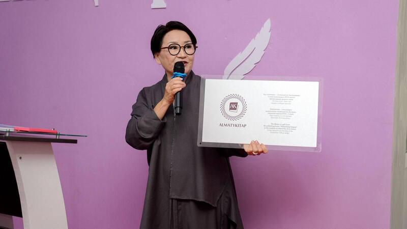 В школе Семей открылась библиотека имени Абая с фондом в 60 тысяч книг