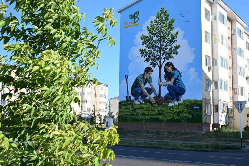 В Талдыкоргане появились новые муралы, посвящённые программе «Таза Қазақстан» и концепции «Закон и Порядок»