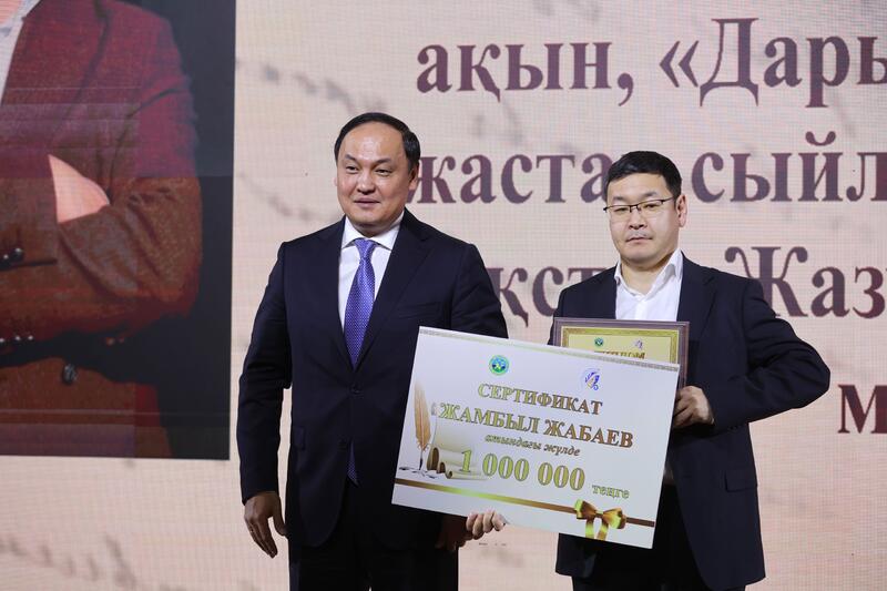 Ербол Карашукеев наградил победителей II республиканского литературного конкурса «Асқақ рухты Әулиеата»