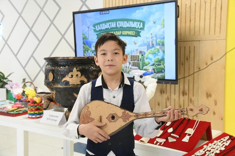 Столичные школьники представили свои эко-идеи на выставке в Астане