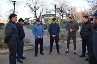 Аким города Ернат Бәзіл ознакомился с состоянием аварийных домов