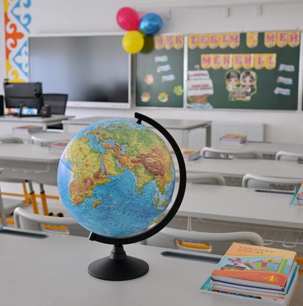 В Павлодаре сегодня произошло по-настоящему знаковое событие — в микрорайоне «Достык» открылась первая в регионе школа будущего, построенная в рамках национального проекта «Келешек мектептері»