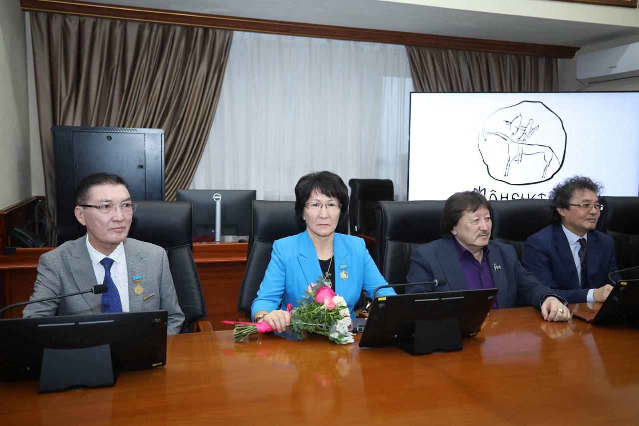 Аким Мангистауской области обсудил конституционные реформы РК с представителями культуры и СМИ