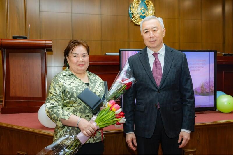 В МНЭ состоялось торжественное собрание, посвященное Международному женскому дню