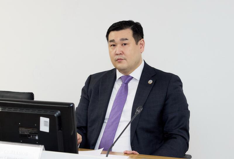 Азат Султанов провел встречу с населением Алматы