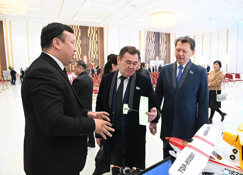 Депутаты Парламента ознакомились с работой Центра компетенций