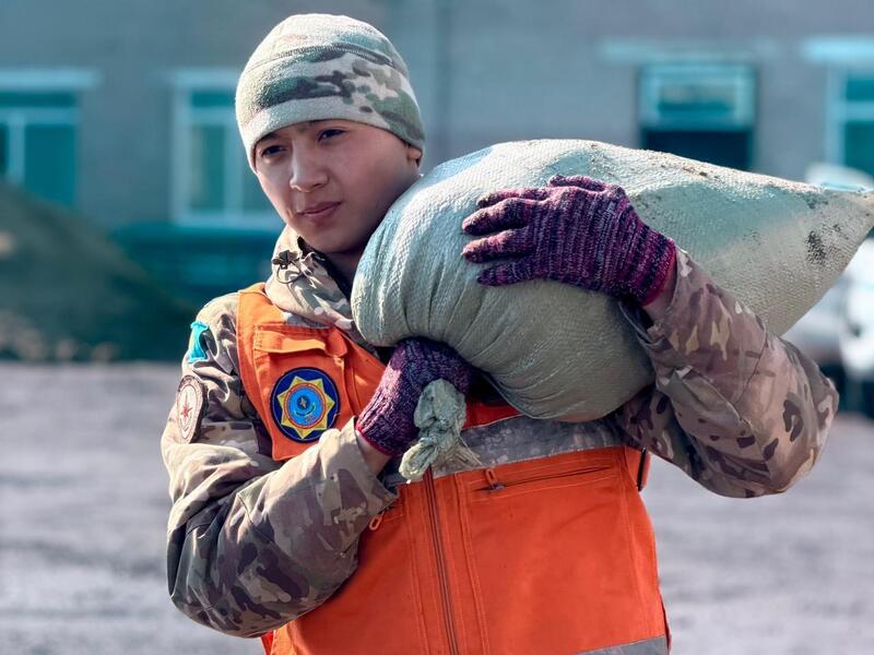 Воинские части МЧС на защите территорий от паводков