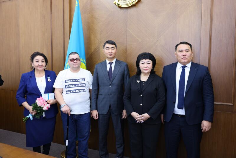 ЛУЧШИЕ РАБОТНИКИ СФЕРЫ ЗДРАВООХРАНЕНИЯ БЫЛИ НАГРАЖДЕНЫ