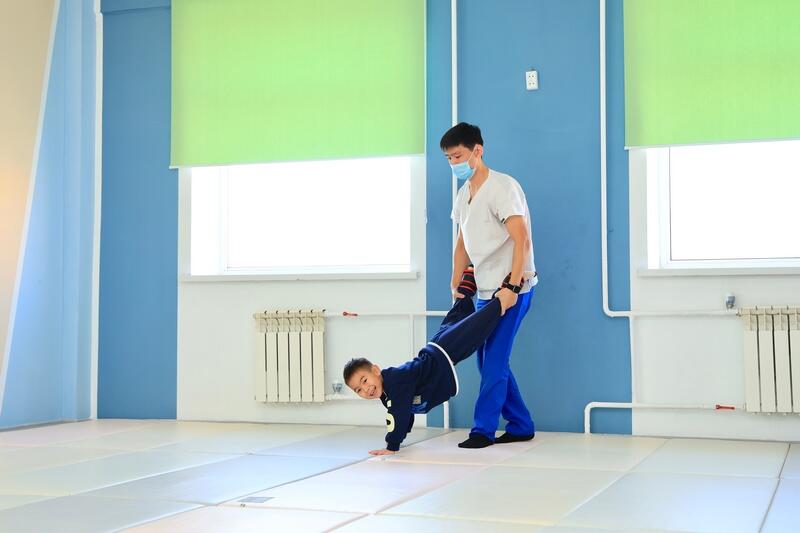 Развитие здравоохранения: 14 проектов в медицине реализует фонд «Қазақстан халқына» в Карагандинской области