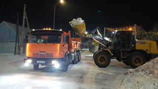 Около 1 200 единиц спецтехники заняты в снегоуборочных работах в Астане ночью