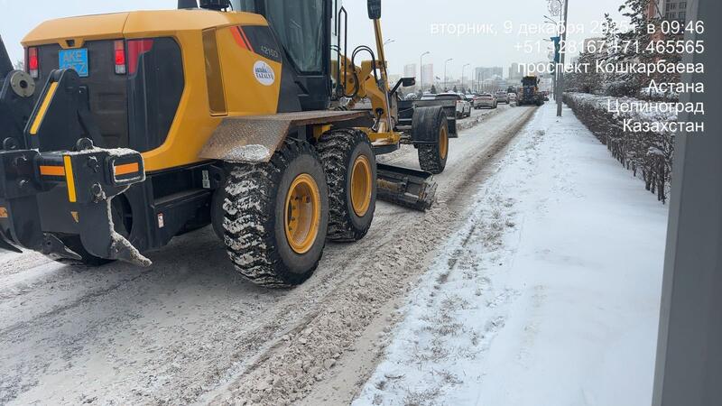 Более трех тысяч дорожных рабочих вышли на снегоуборочные работы в Астане