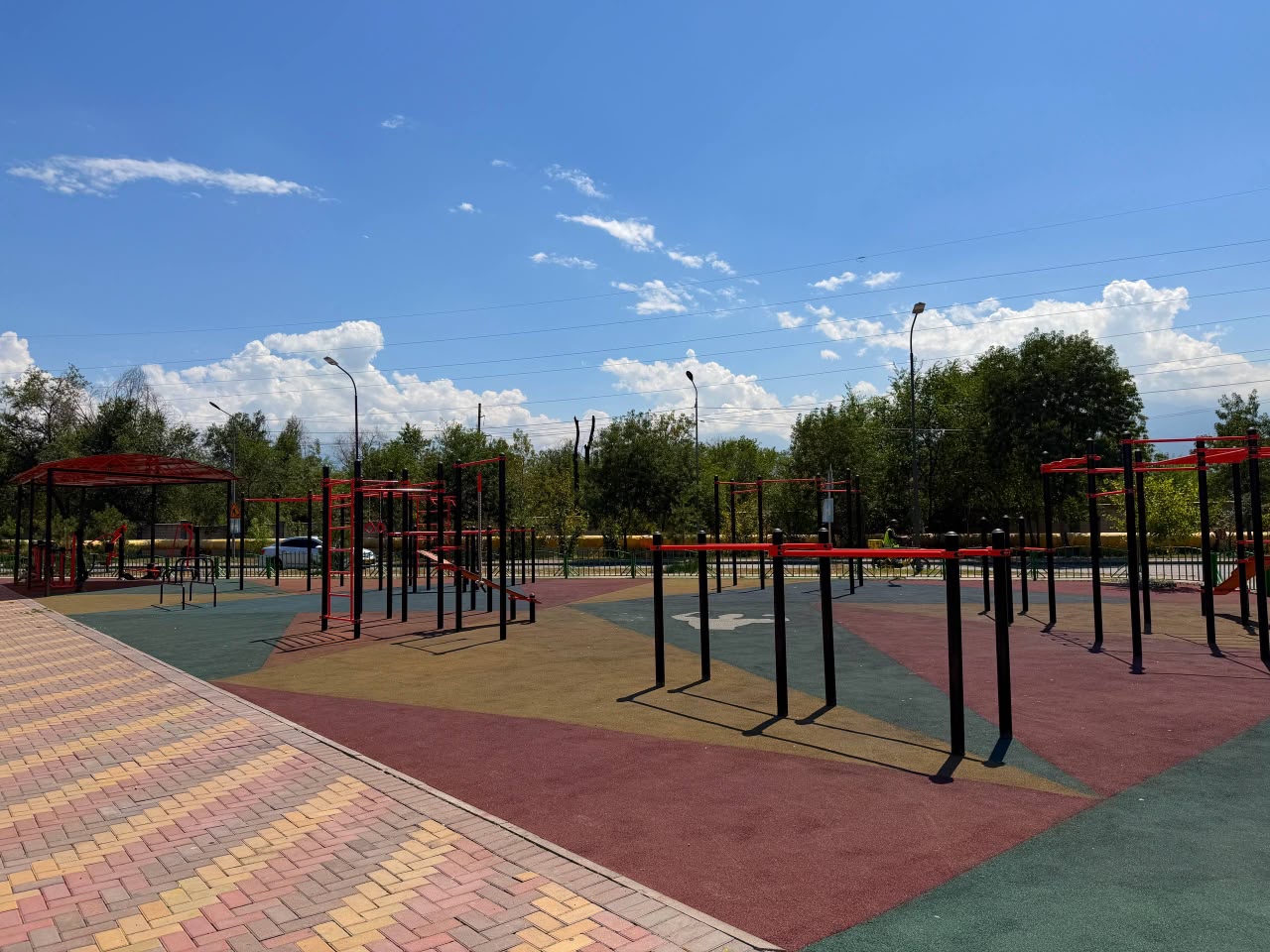 В Алматы обновили общественное пространство для спорта и семейного отдыха в мкр. Алтын Бесік