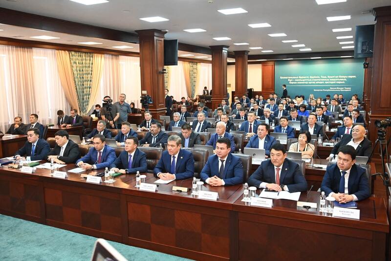 Облыстық мәслихаттың кезектен тыс сессиясы өтті