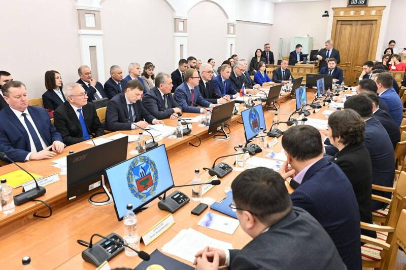 Двустороннее сотрудничество: между ВКО и Алтайским краем подписан протокол договорённостей