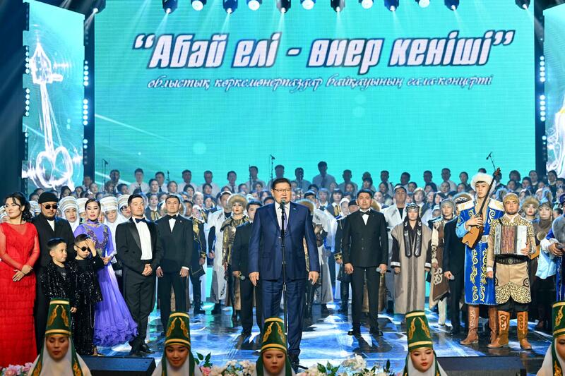 Победителю областного конкурса «Абай елі – өнер кеніші» подарили современный сборный сценический комплекс