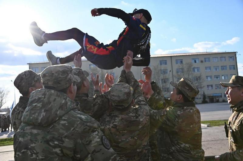 80 километров к 80-летию Победы: карагандинский военнослужащий пробежал марафон