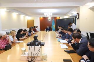 Аким области Нурдаулет Килыбай принял многодетных матерей