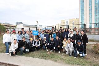 Коллектив Министерства просвещения принял участие в субботнике в рамках республиканской экологической акции «Таза Қазақстан»