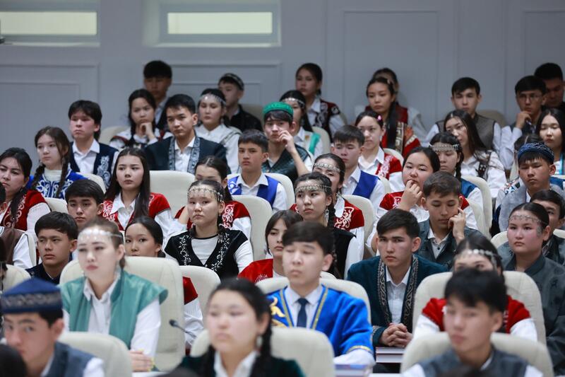 Ербол Карашукеев встретился с финалистами второго сезона «Ой шебері»