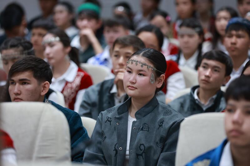 Ербол Карашукеев встретился с финалистами второго сезона «Ой шебері»