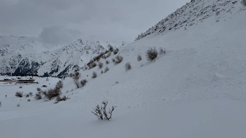МЧС предупреждает об опасности схода лавин