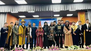 История, рассказанная детьми: в карагандинской школе представили спектакль «Бала Қазыбек»
