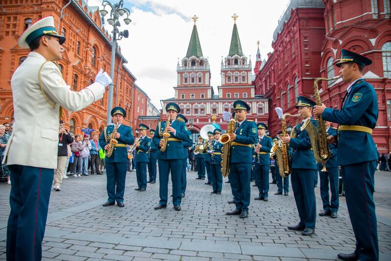 Творческий коллектив Вооруженных сил Казахстана вызвал фурор на Красной площади в Москве