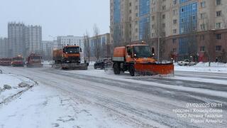 Более 1800 единиц спецтехники вышли на дневную уборку снега в Астане