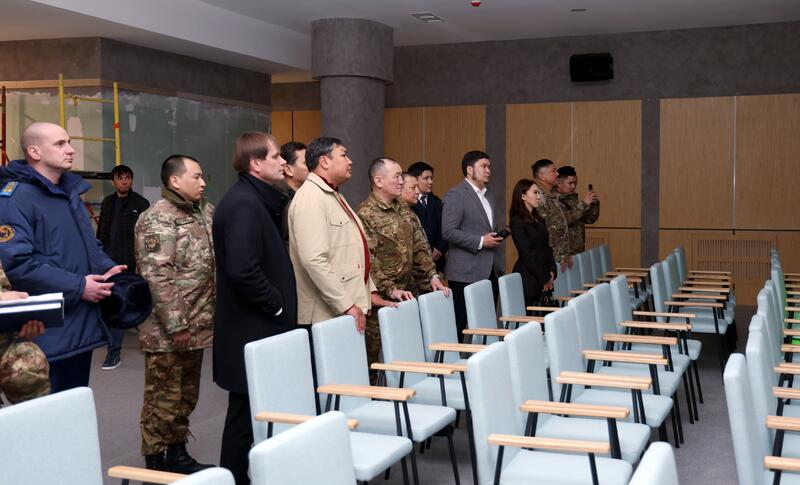В Алматы министр обороны проверил готовность миротворцев к миссии на Голанские высоты