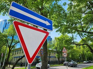 На улицах Карасай батыра и Кулымбетова в Алматы запускают пилотную схему одностороннего движения