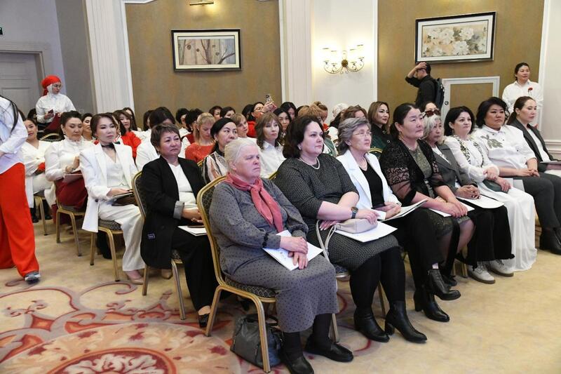 Женщин - представительниц рабочих профессий чествовали на конференции в Астане