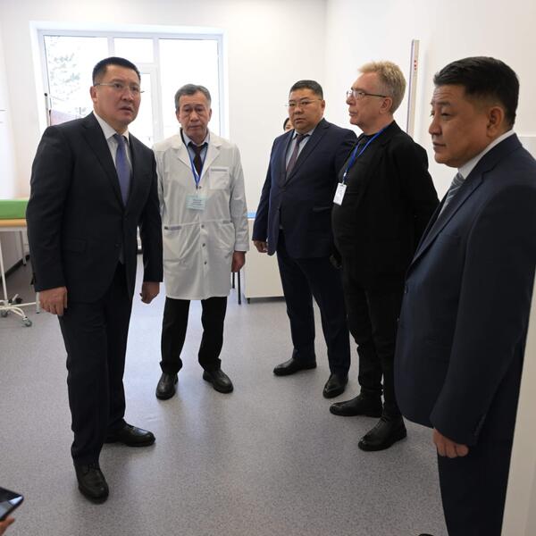 Аким Павлодарской области проверил реализацию инфраструктурных проектов в Аксу