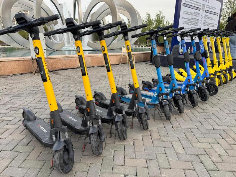 Безопасность и экологичность: промоакцию в поддержку электросамокатов провели в Астане