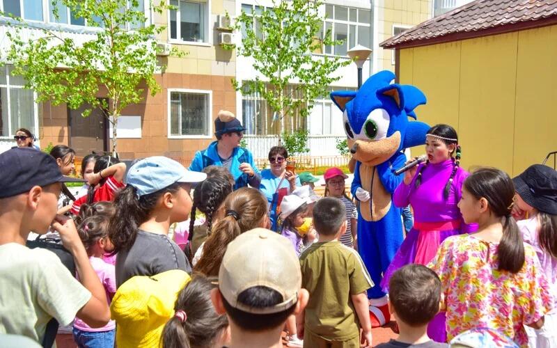 Новый двор открыли в столичном районе Сарайшык в День Государственных символов