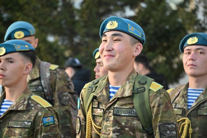 Исполнили долг перед Родиной: в Астане близкие торжественно встретили солдат