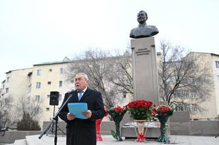Талдыкорганцы почтили память Динмухамеда Конаева
