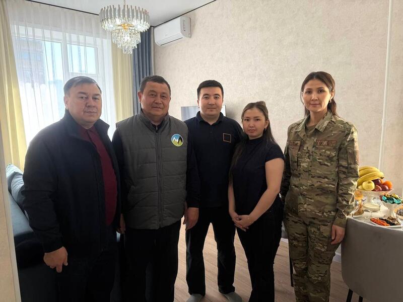 Тепло и забота: семье сотрудника МЧС вручили ключи от квартиры