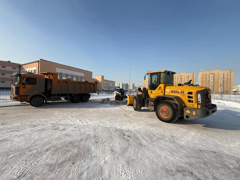 Более 3 000 дорожных рабочих заняты в снегоуборочных работах в Астане
