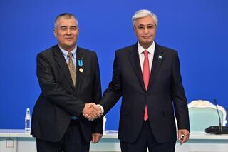 За выдающиеся достижения в образовании и особые заслуги перед Республикой Казахстан Президент Касым-Жомарт Токаев вручил государственные награды ряду педагогов