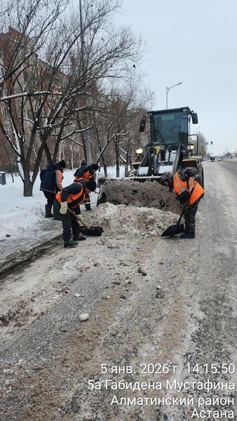 Свыше 3 тысяч рабочих и более 1800 единиц техники: в Астане продолжается круглосуточная очистка от снега