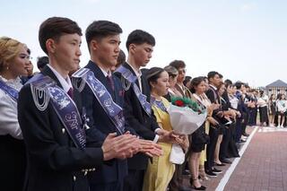 В ТУРКЕСТАНСКОЙ ОБЛАСТИ ОКОЛО 34 ТЫСЯЧ ВЫПУСКНИКОВ ОКОНЧИЛИ ШКОЛЫ