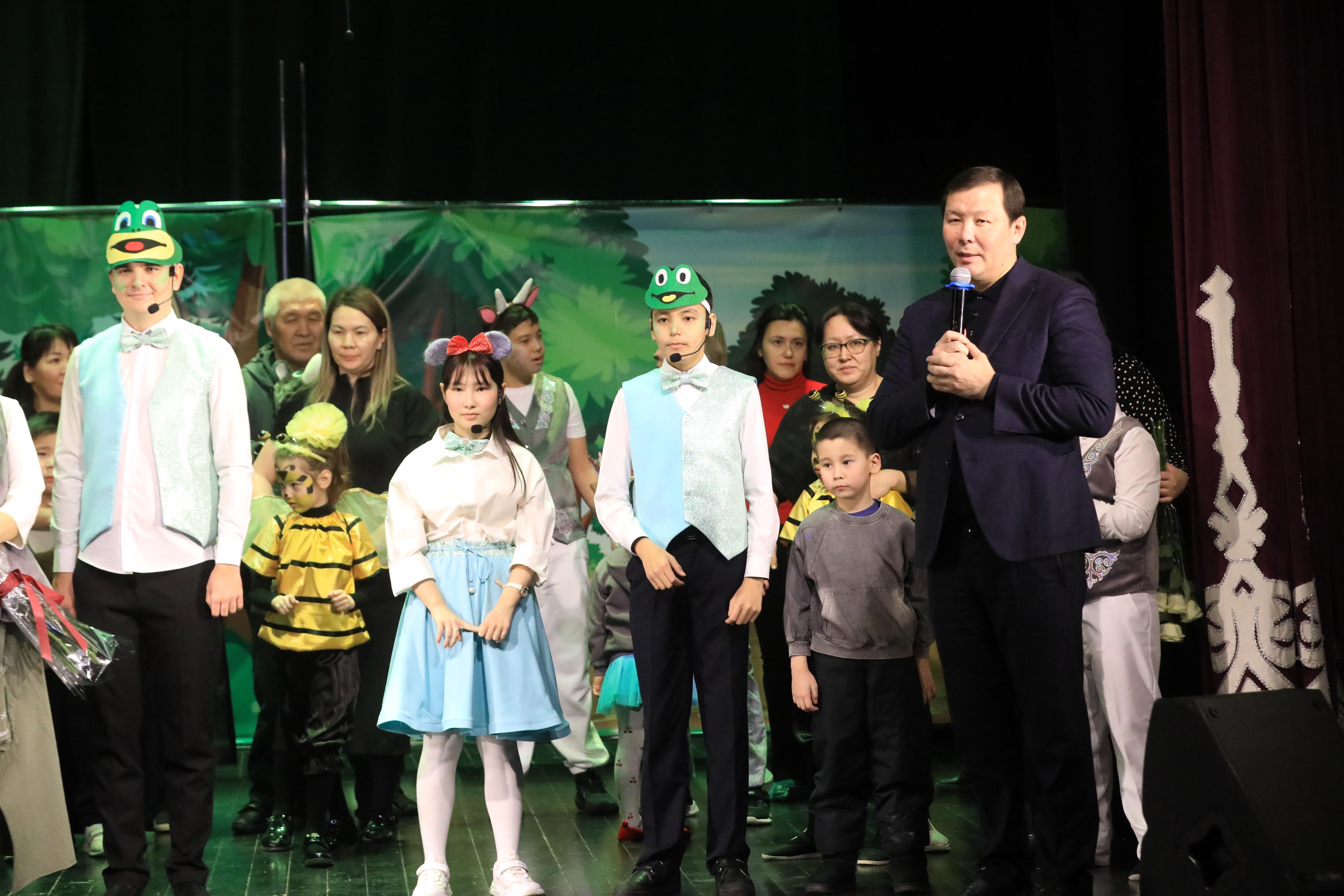 В театре кукол «Алақай» состоялась премьера мюзикла «Волк и семеро козлят» в исполнении детей с особыми образовательными потребностями