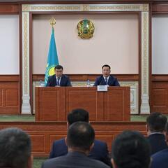 Асаин Байханов на заседании актива представил нового акима города Аксу