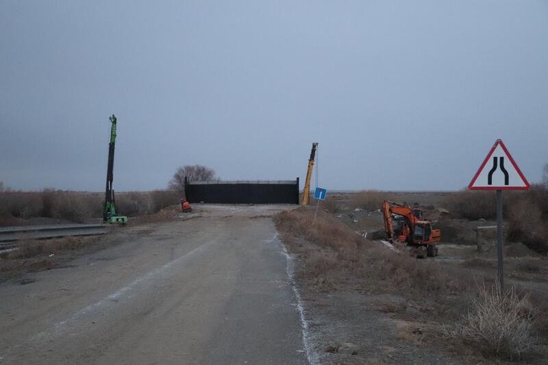 В Кокпектинском районе реконструируют мост, ведущий в село Тассай